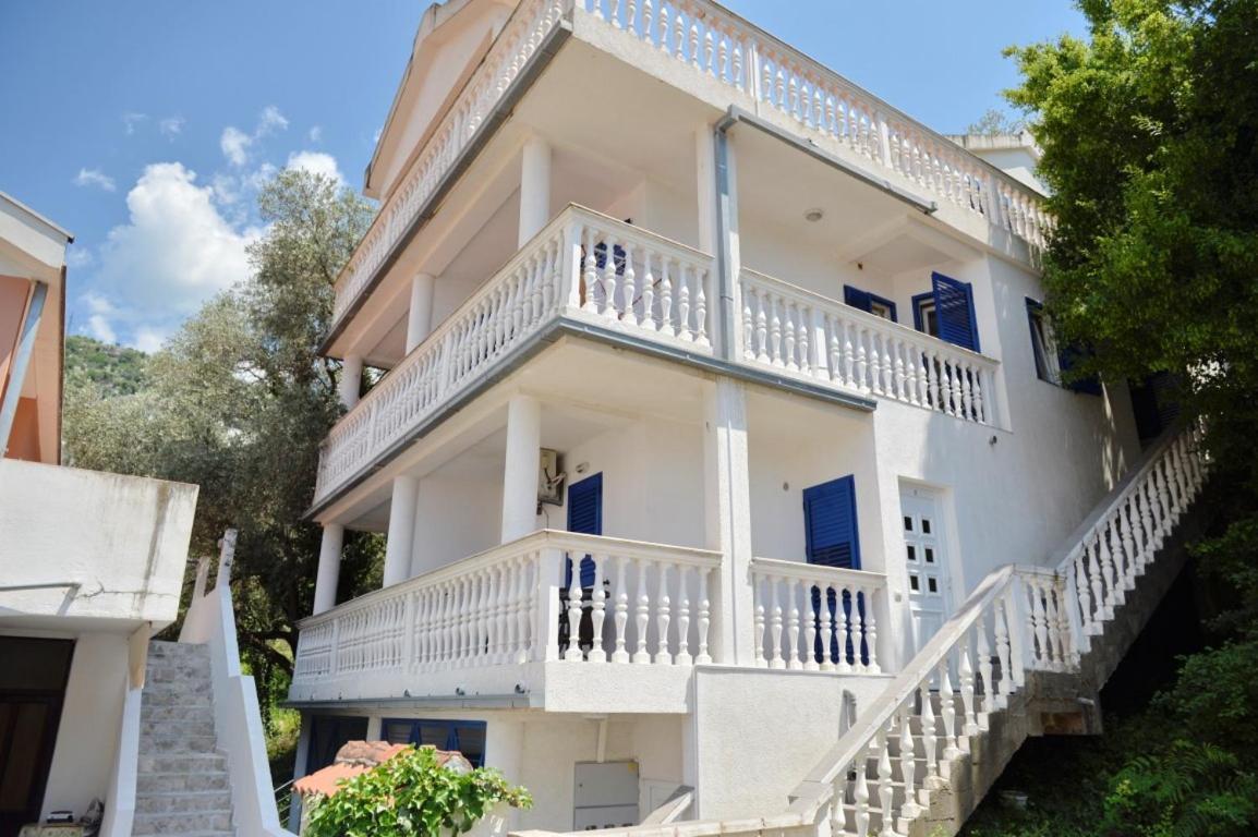 Rafailovici Holiday Apartments Экстерьер фото
