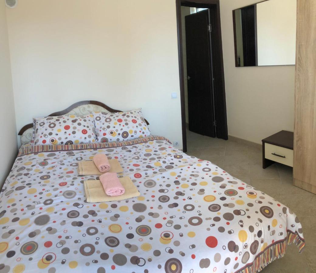 Rafailovici Holiday Apartments Экстерьер фото