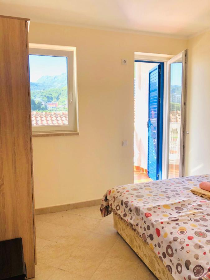 Rafailovici Holiday Apartments Экстерьер фото