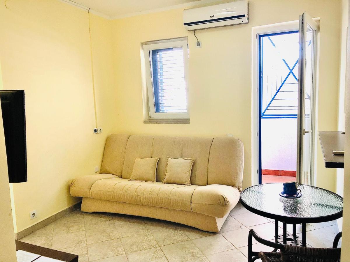 Rafailovici Holiday Apartments Экстерьер фото