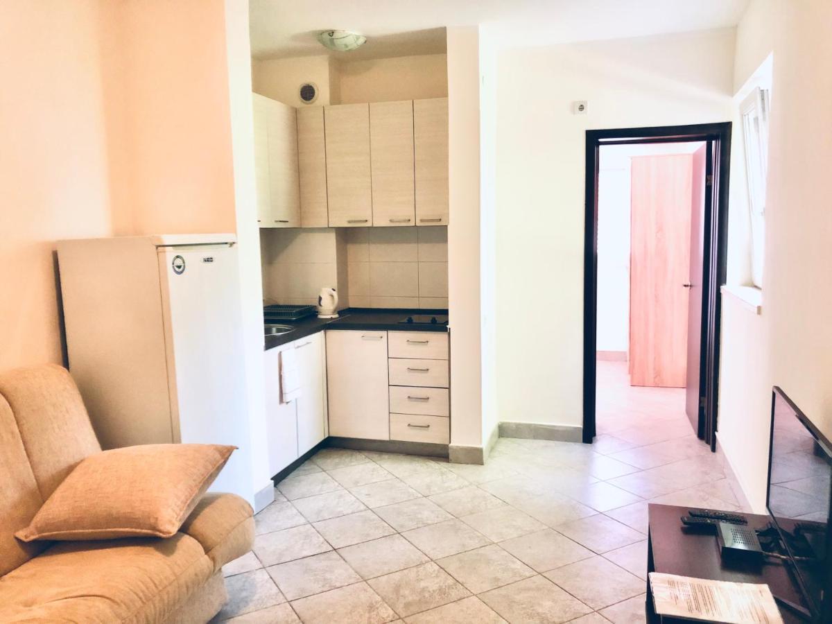Rafailovici Holiday Apartments Экстерьер фото