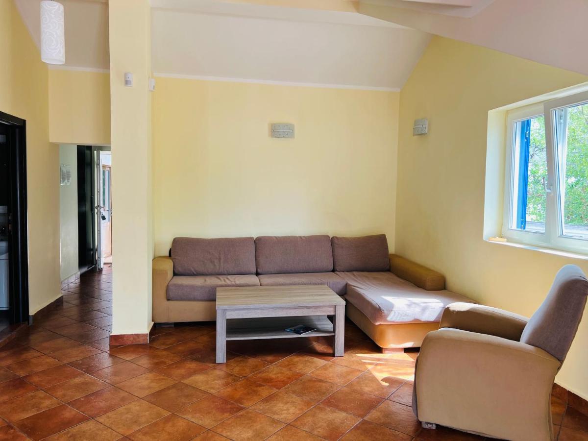 Rafailovici Holiday Apartments Экстерьер фото