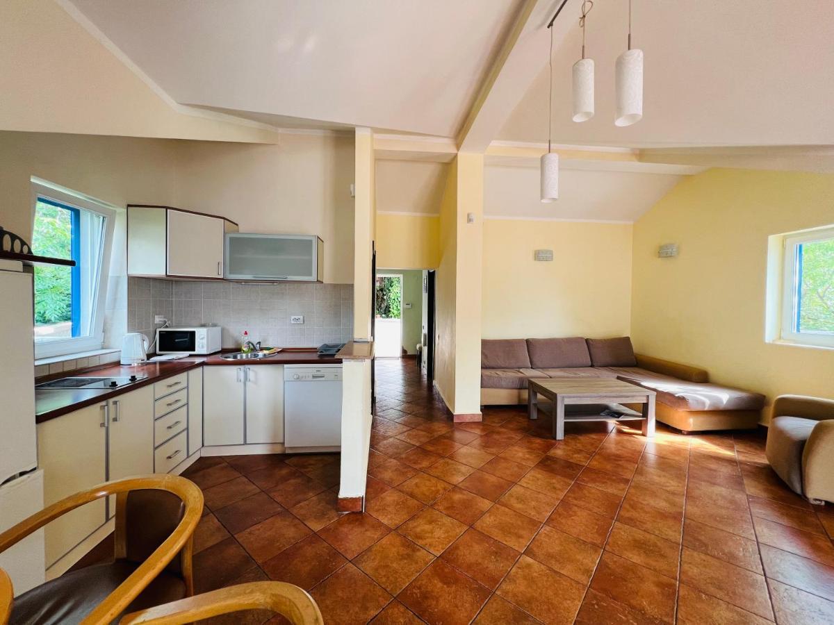 Rafailovici Holiday Apartments Экстерьер фото